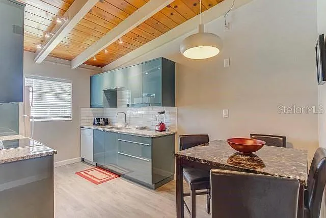 1 bed, 1.0 bath, 600 sqft, $5,370 — Photo 4