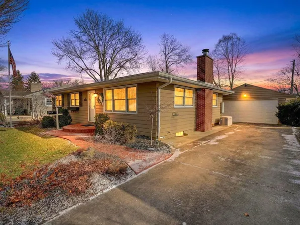 55 Elizabeth St, Canal Winchester, OH 43110