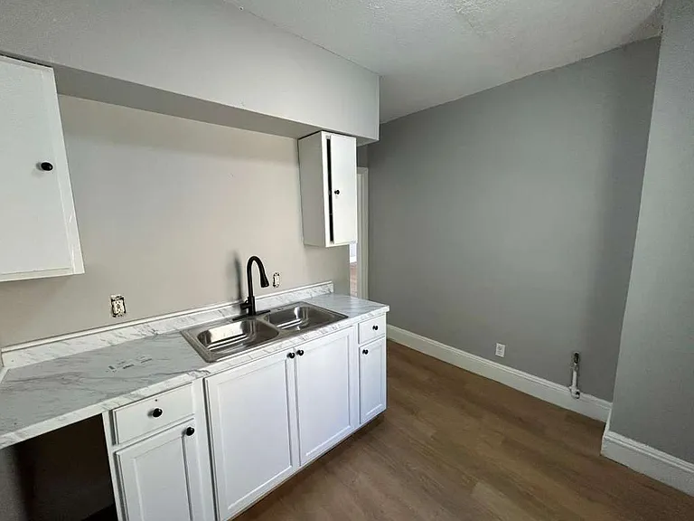 1093 E 147th St #2 — Photo 13