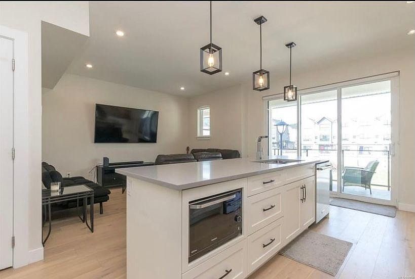 2nd image of 3284 Kettle Creek Cres