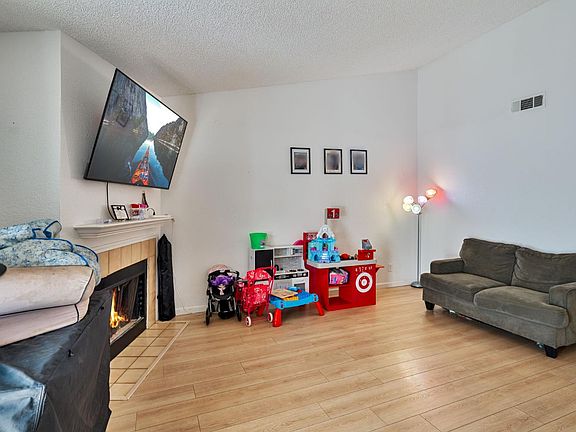 5th image of 9412 Aizenberg Circle