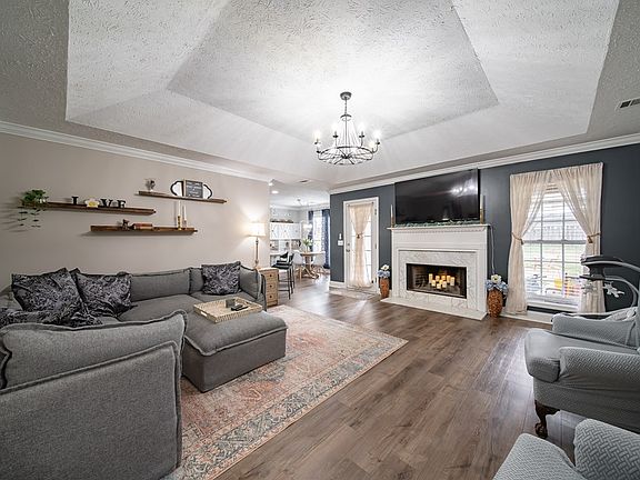 5th image of 33 Honeysuckle Way