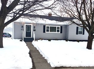 713 S 12th St, Clinton, IA 52732