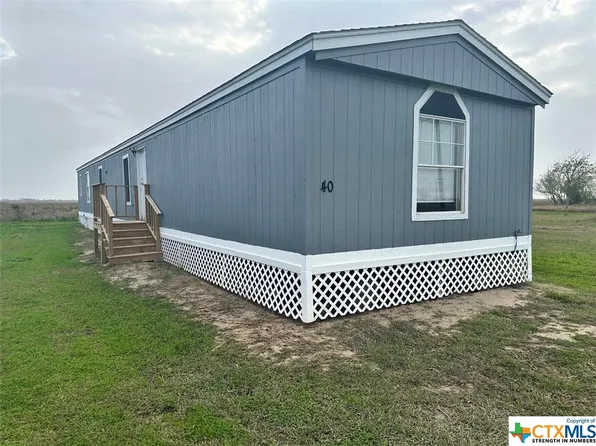 33 Squid Ln, Palacios, TX 77465