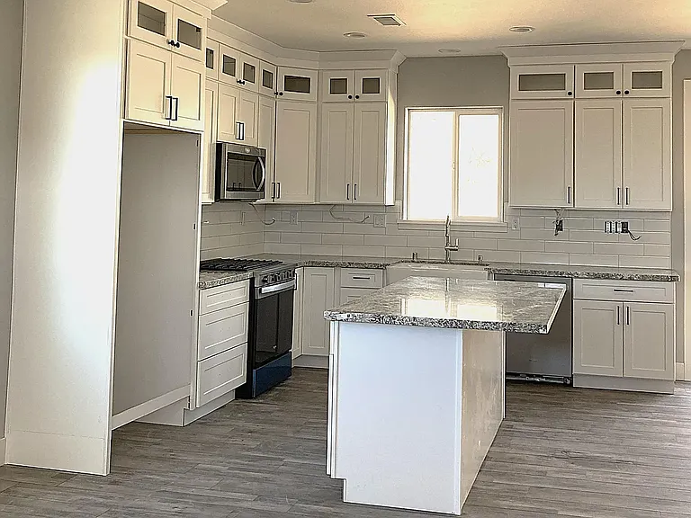 1086 Tee Dr — Photo 5