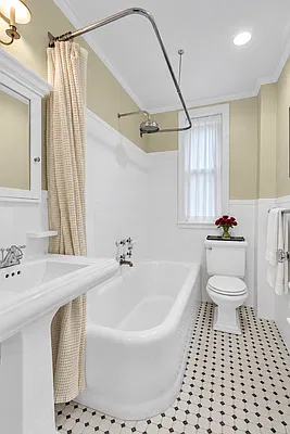 Bathroom, photo 1