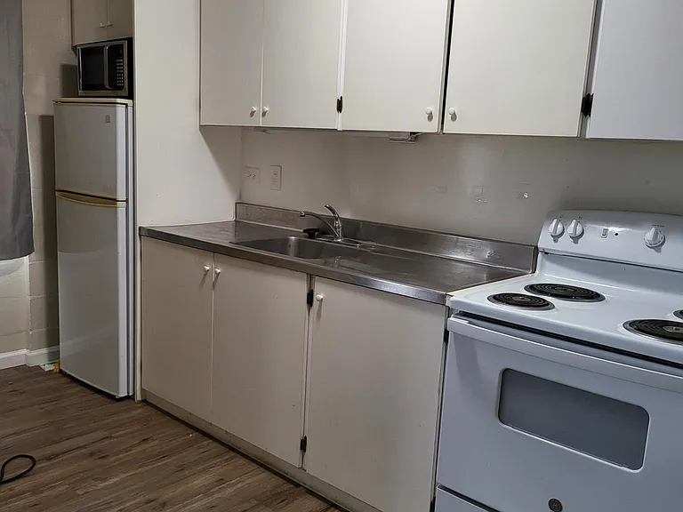 1043 Kinau St #302 — Photo 1