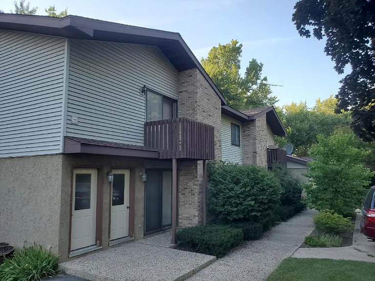 29820 Wilmot Rd #1 — Photo 2