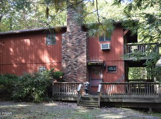 122 Maple Ridge Dr, Lords Valley, PA 18428