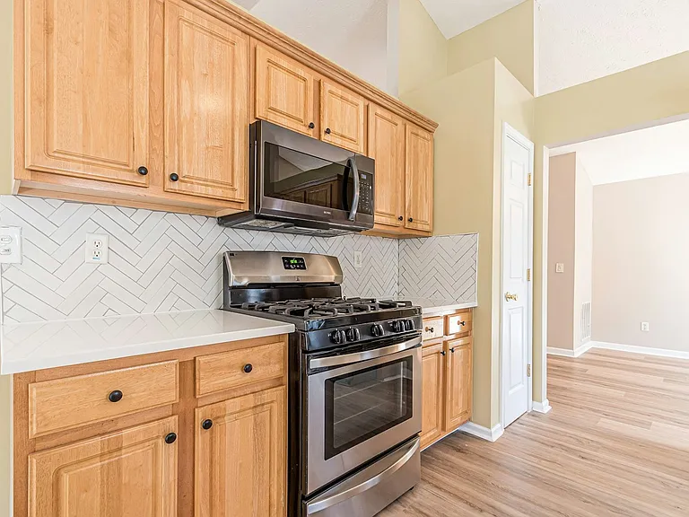 5755 Lakeview Cir — Photo 8