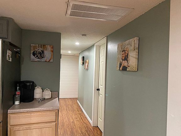 Hall to bedrooms/bathroom