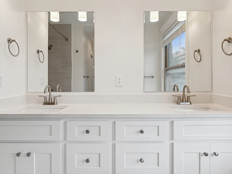 Lincoln Park Apartments — Photo 16