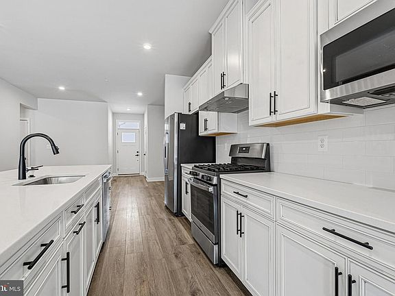 5th image of 2430 Steamboat Way