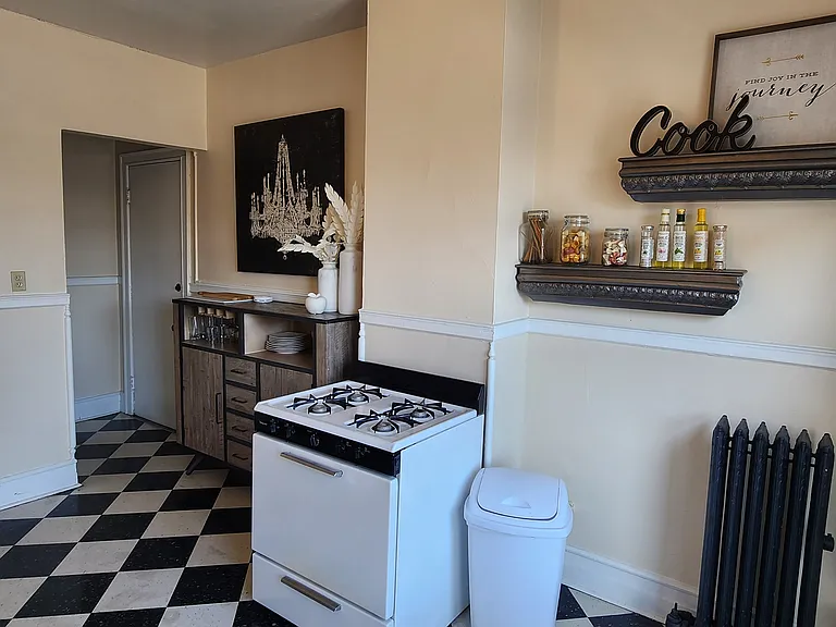 St. James Court Historic Apartments — Photo 10
