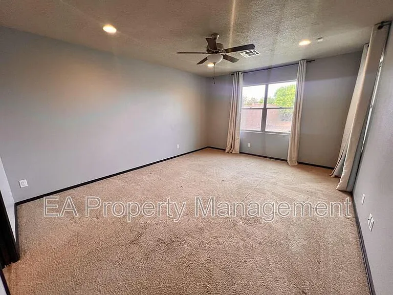 7215 Valle Jardin Ln NW — Photo 4