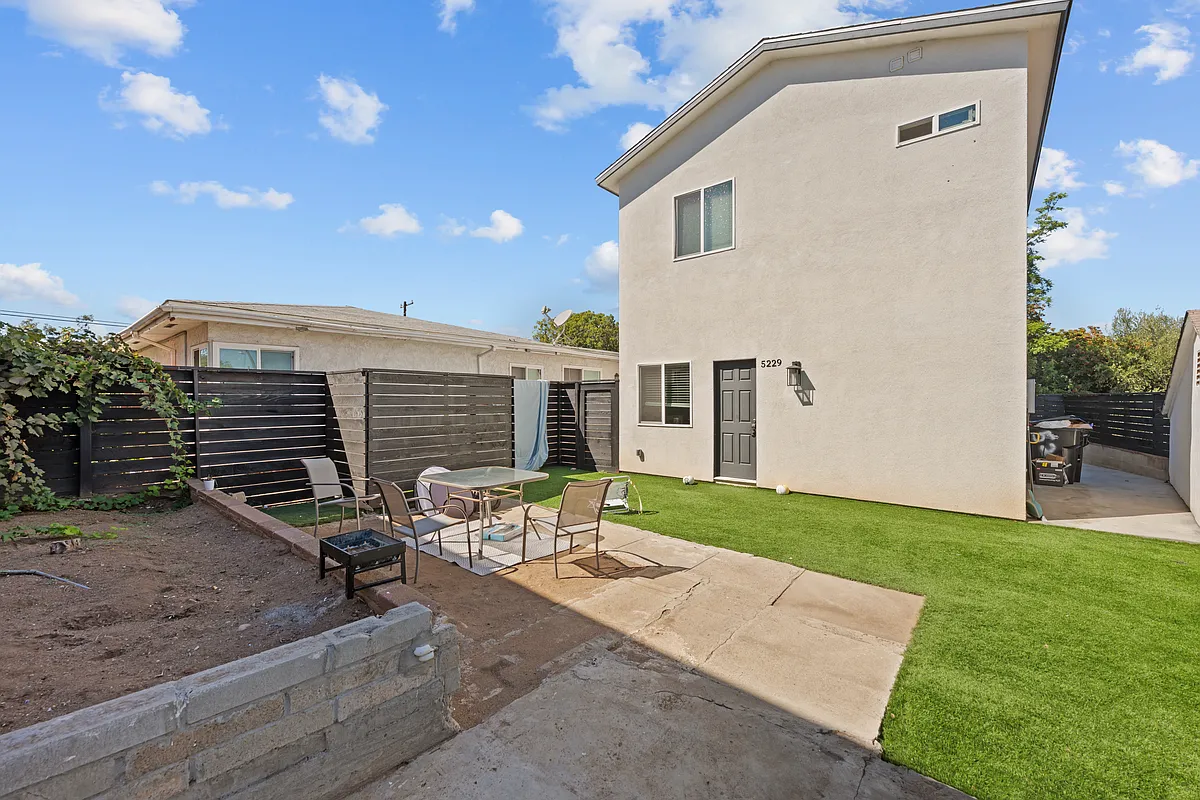 Building Photo - 5229 E Falls View Dr