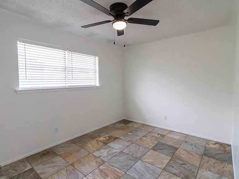 1020 Foley Ave — Photo 15