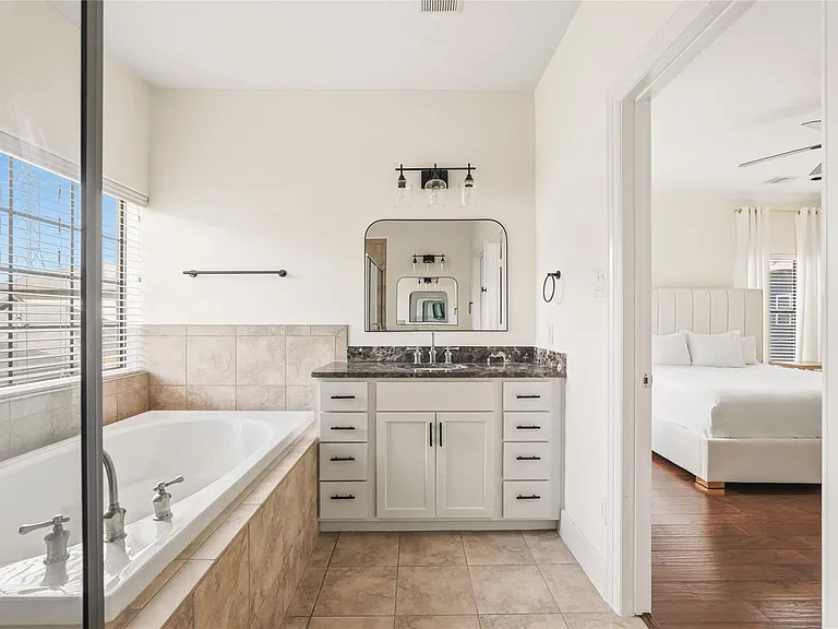 836 Garden Oaks Ter — Photo 18