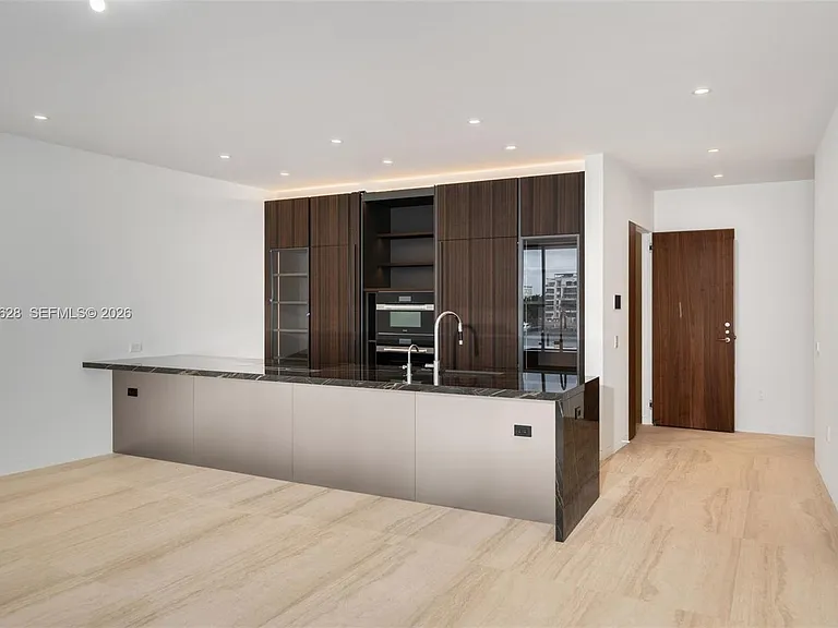 5 Grove Isle Dr #S302 — Photo 8