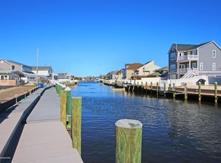 18 Kingfisher Ln, Toms River, NJ 08753