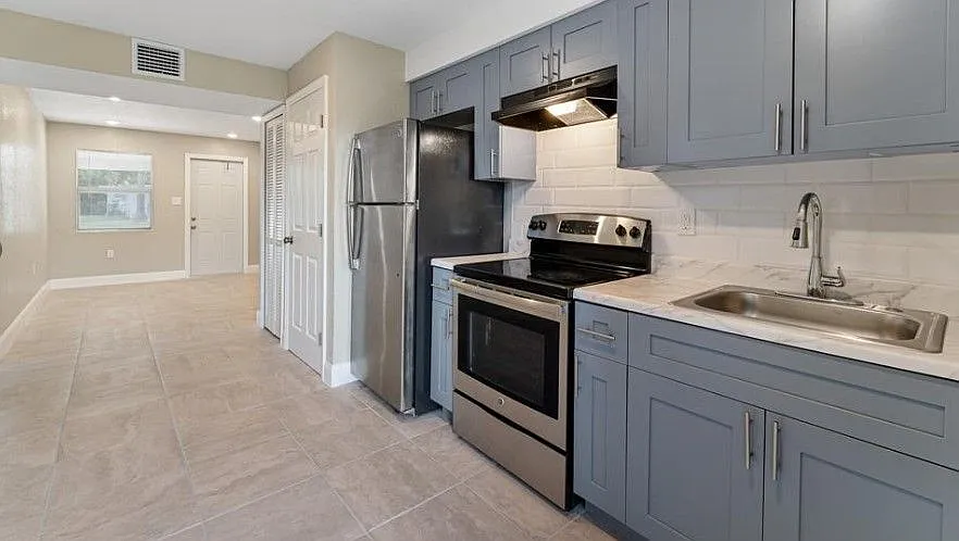2 bed, 1.0 bath, 585 sqft, $1,300 — Photo 3