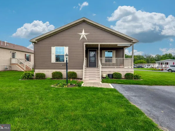 35 Emily Ln, New Holland, PA 17557