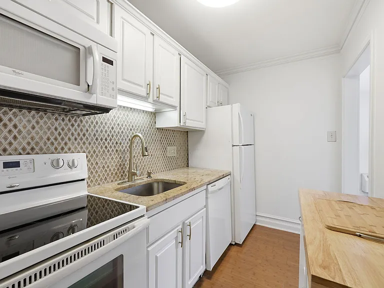 635 Daniels St #A — Photo 13