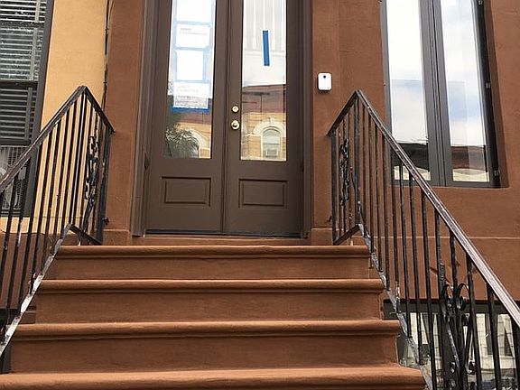 5th image of 436 Jefferson Ave #1