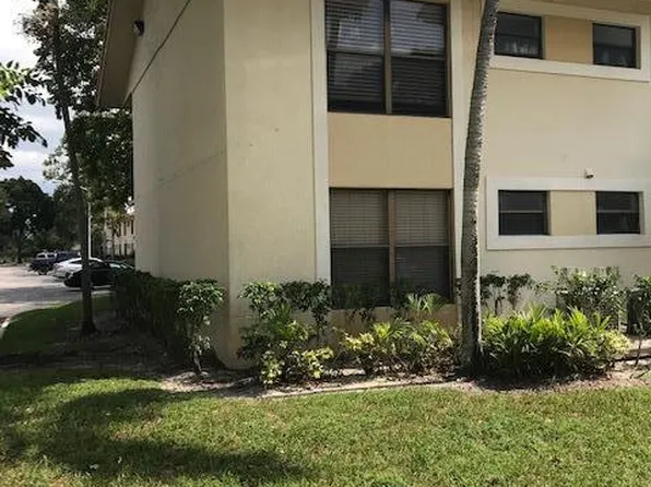 1700 Windorah Way APT A, Royal Palm Beach, FL 33411