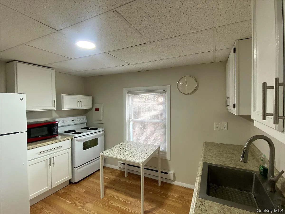 Building Photo - 702 Fox Run Ln #1