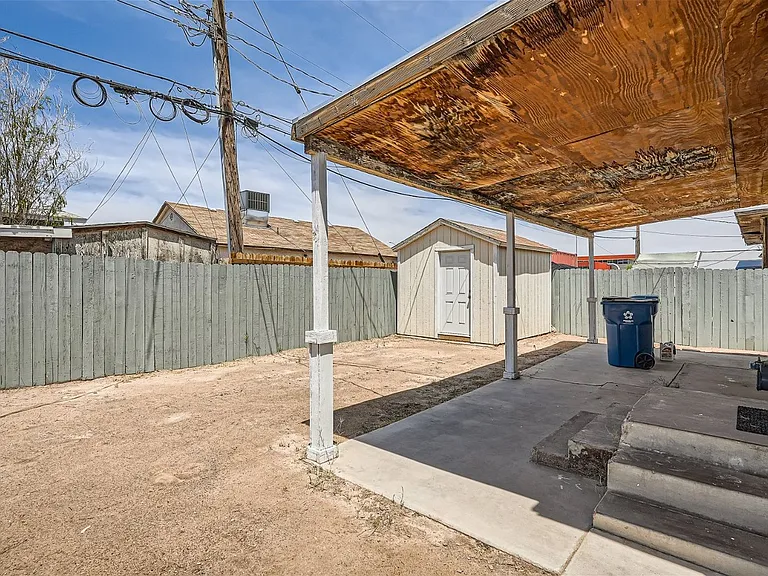 1933 Allen Ave — Photo 10