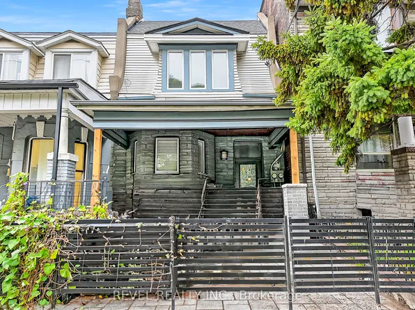 48 Lansdowne Ave #B, Toronto, ON M6K 2V8