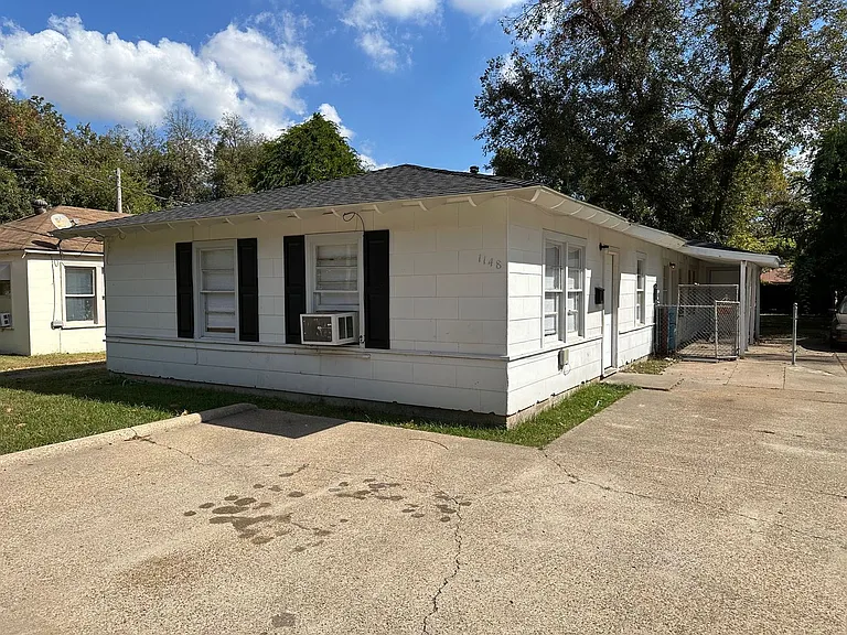 1148 Dudley Ln — Photo 1