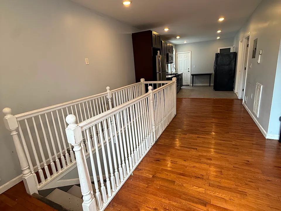 537 S Clinton St #1