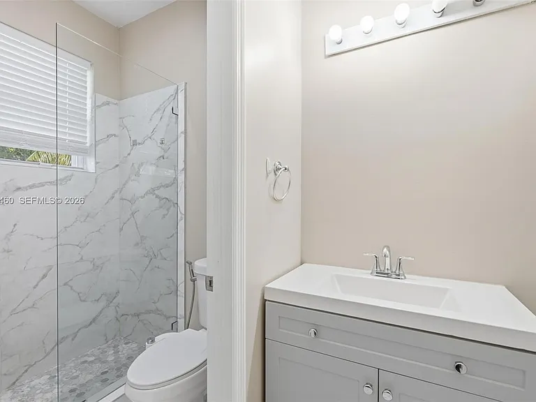 2247 NE 42nd Ave — Photo 24