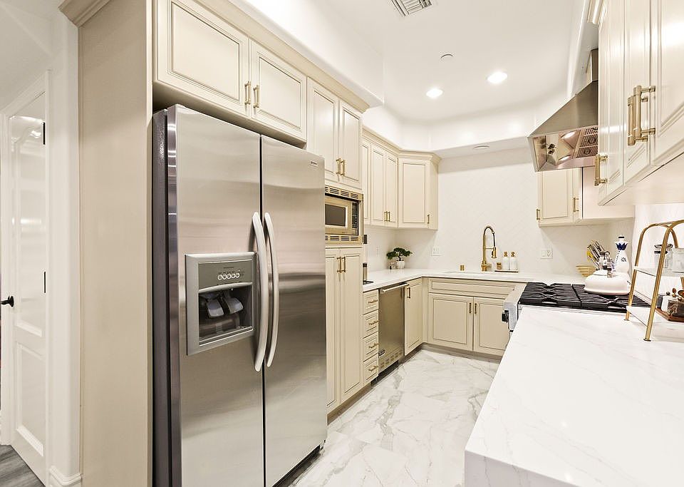 1st image of 820 S Bedford St APT 105