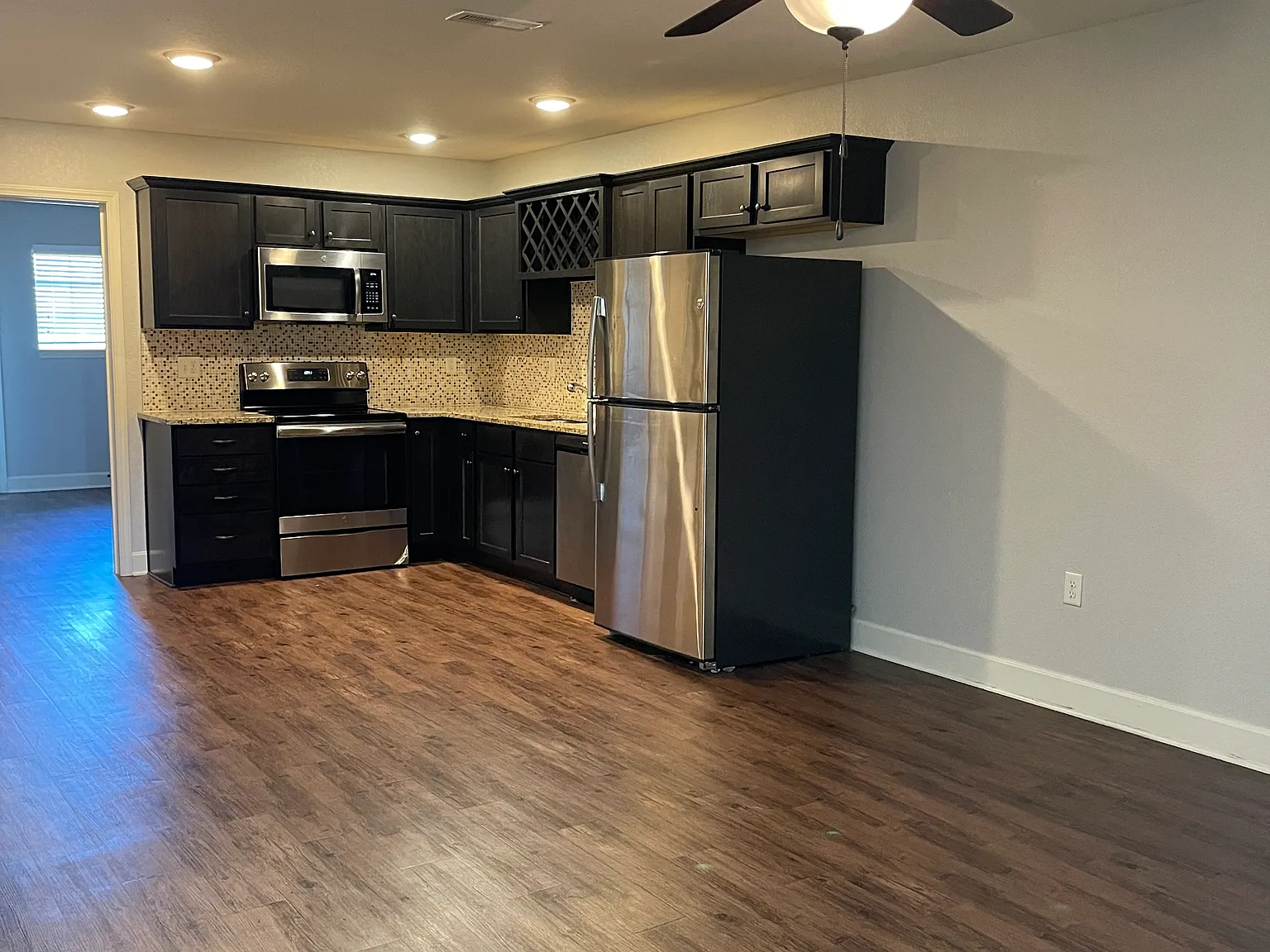 3 bed, 1300 sqft, $1,635 — Photo 4