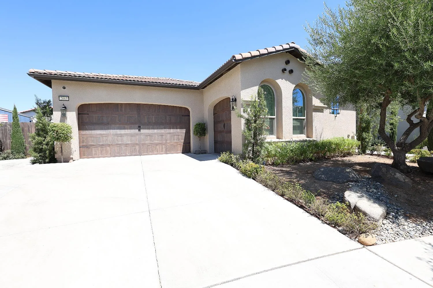 2883 Moody Ave photo 1