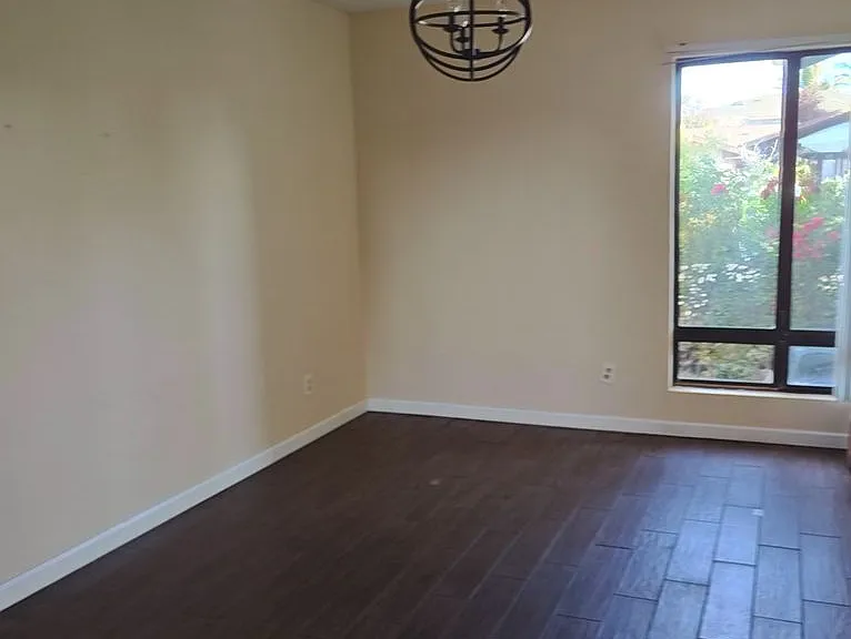 1607 Jade Ct — Photo 2