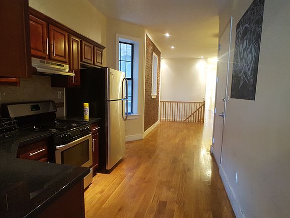 3rd image of 160 Pulaski St #1R