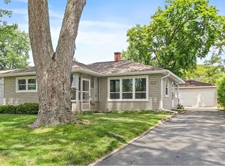 2204 Hawk Ln, Rolling Meadows, IL 60008