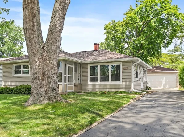 2204 Hawk Ln, Rolling Meadows, IL 60008