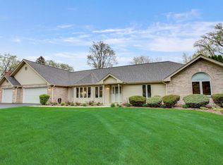 2S671 Arrowhead Dr, Wheaton, IL 60189