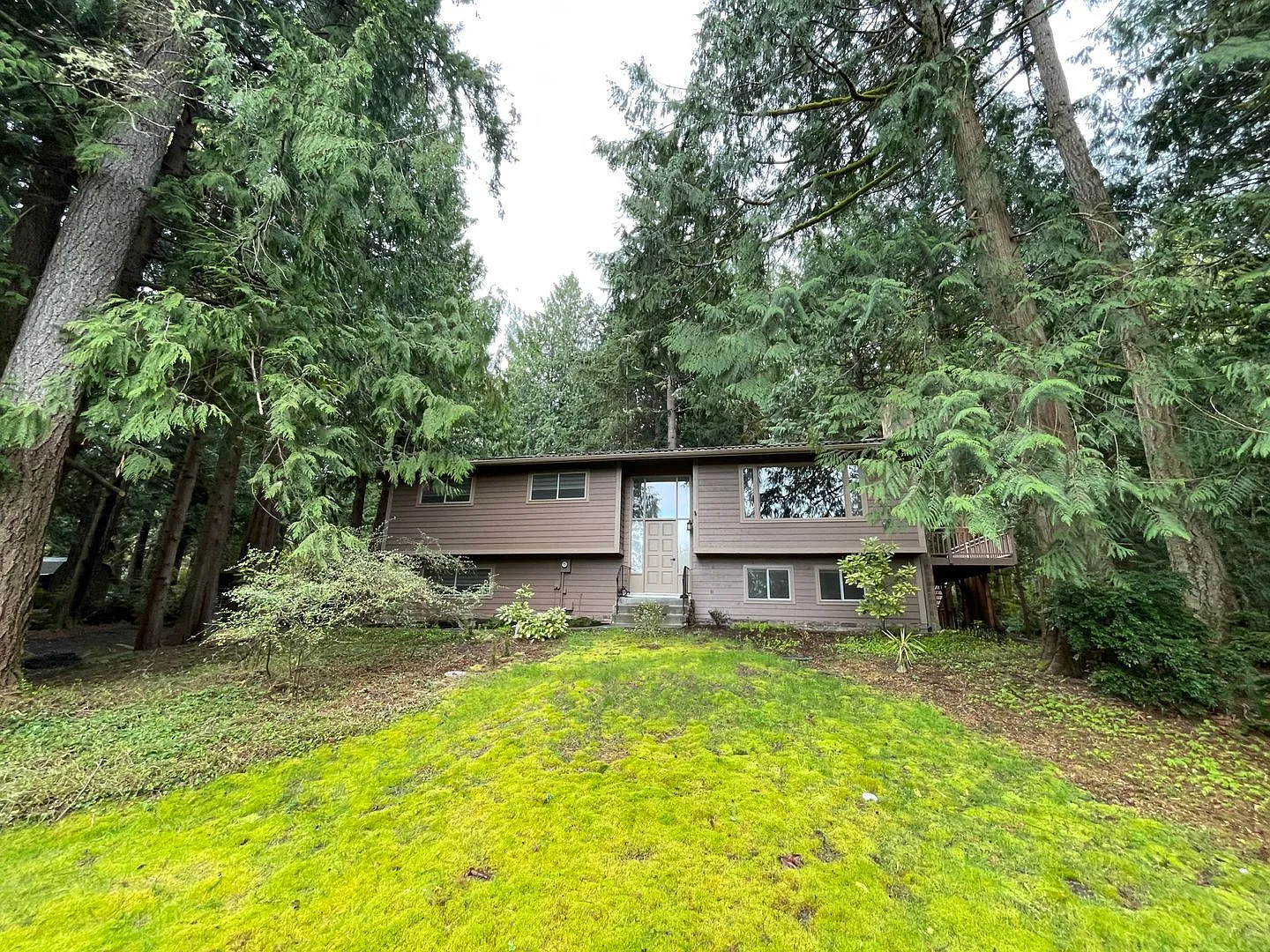 Beautiful 5-Bedroom Silverdale Home with Forest Views — Photo 3