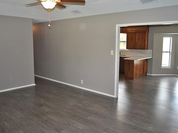 5th image of 601 N Shady Shores Dr