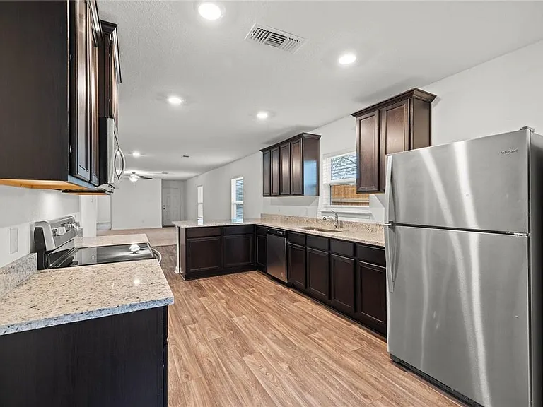 101 Fairfax Ln — Photo 15