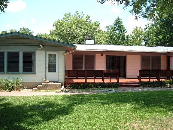 2nd image of 2707 Twin Oaks Dr