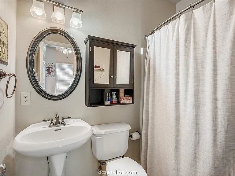 114 Lynn Dr — Photo 17