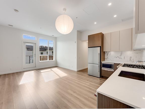 5th image of 648 Lea Ave #610