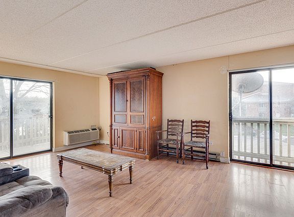 4th image of 1700 Wedgewood Dr APT 217